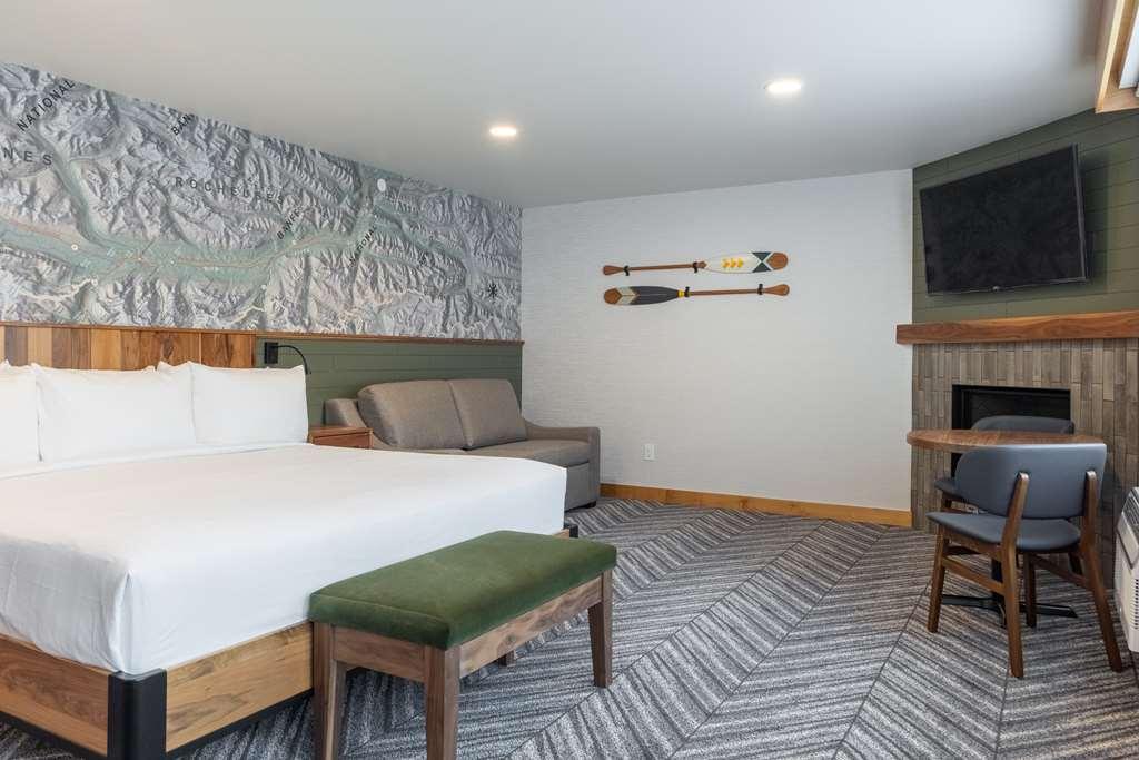 Canoe And Hotel Banff
