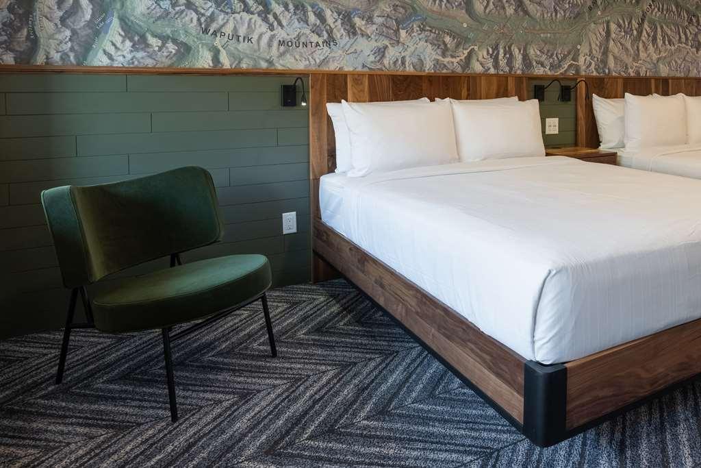 Canoe And 4* Banff