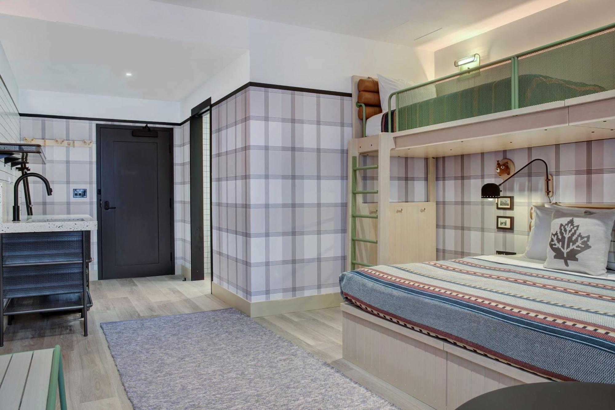 Moxy * Banff