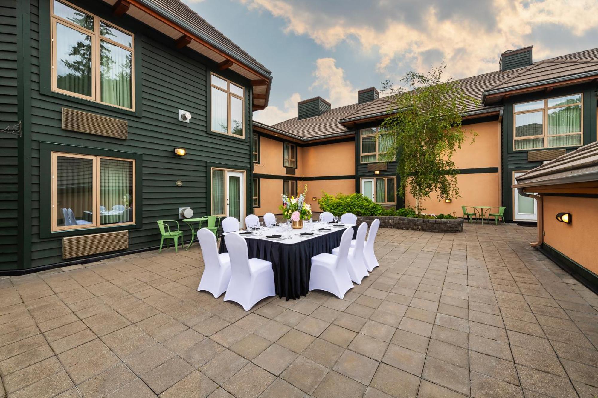 Hotel Royal Canadian