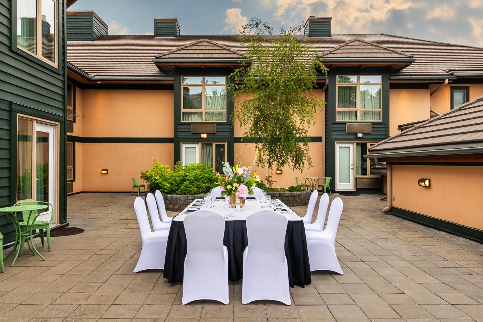 Royal Canadian Hotel 4*