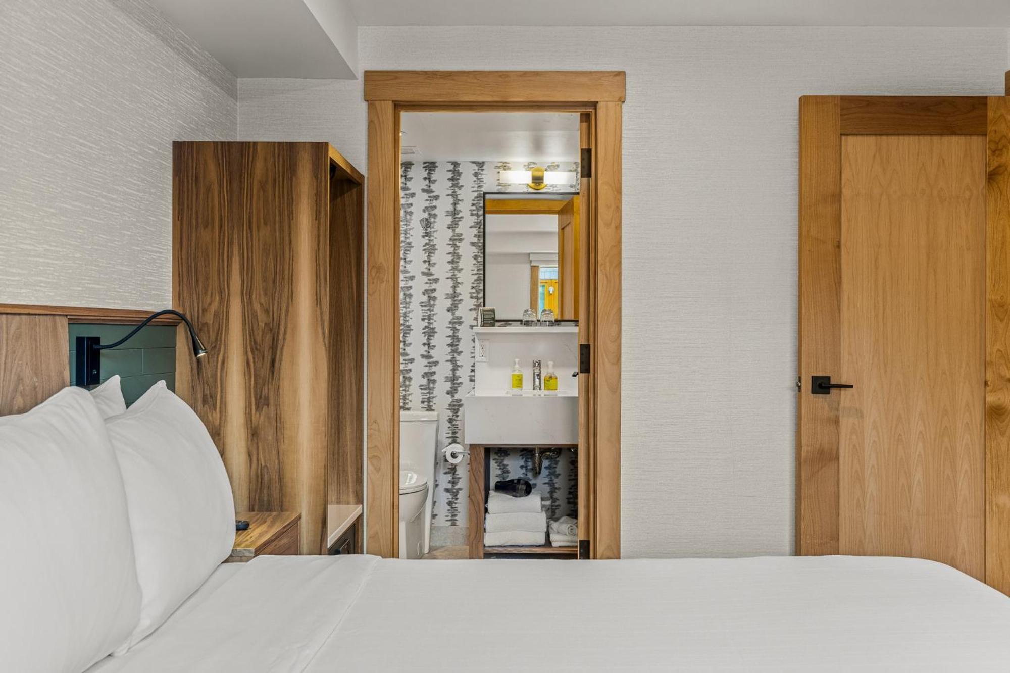 Canoe And 4* Banff