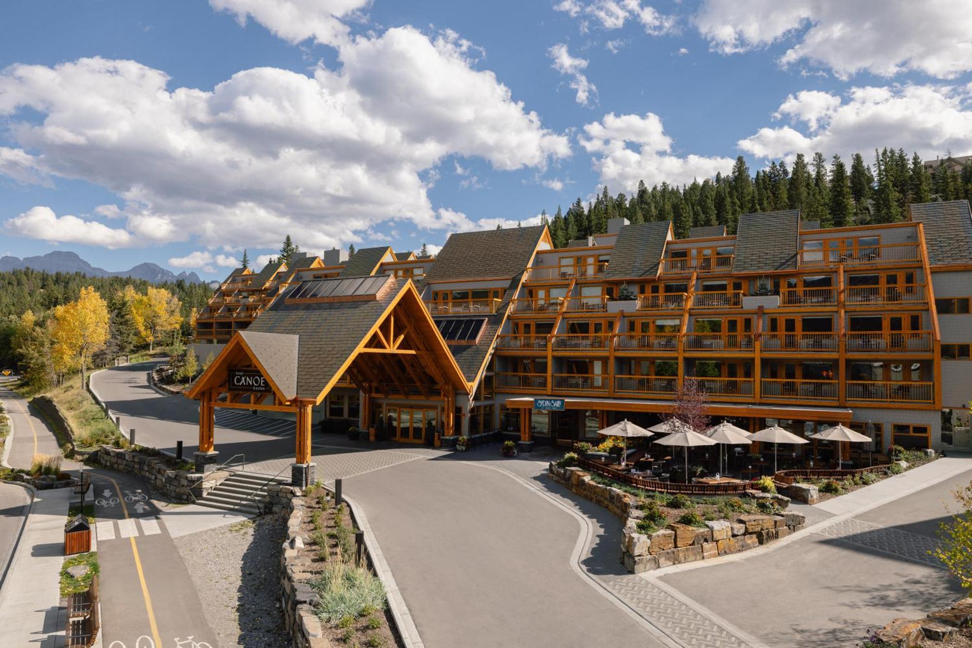 Canoe And Hotel 4*