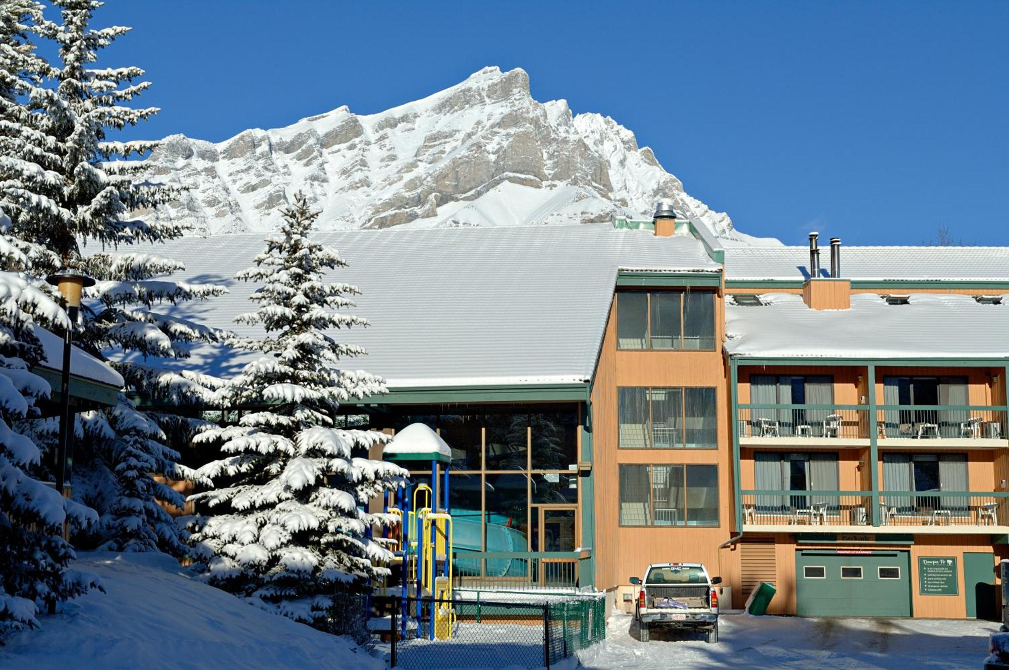 Hotel Douglas Fir & Banff