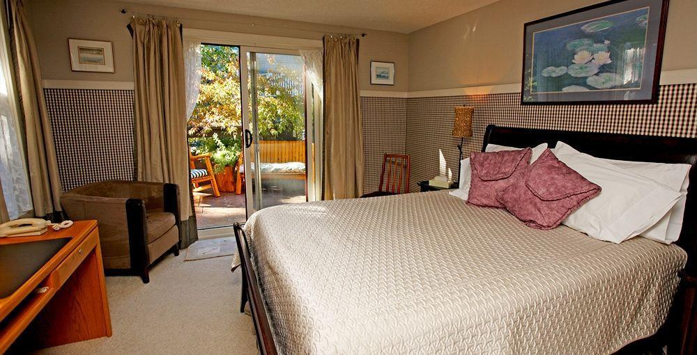 Buffaloberry Bed & Breakfast 4*