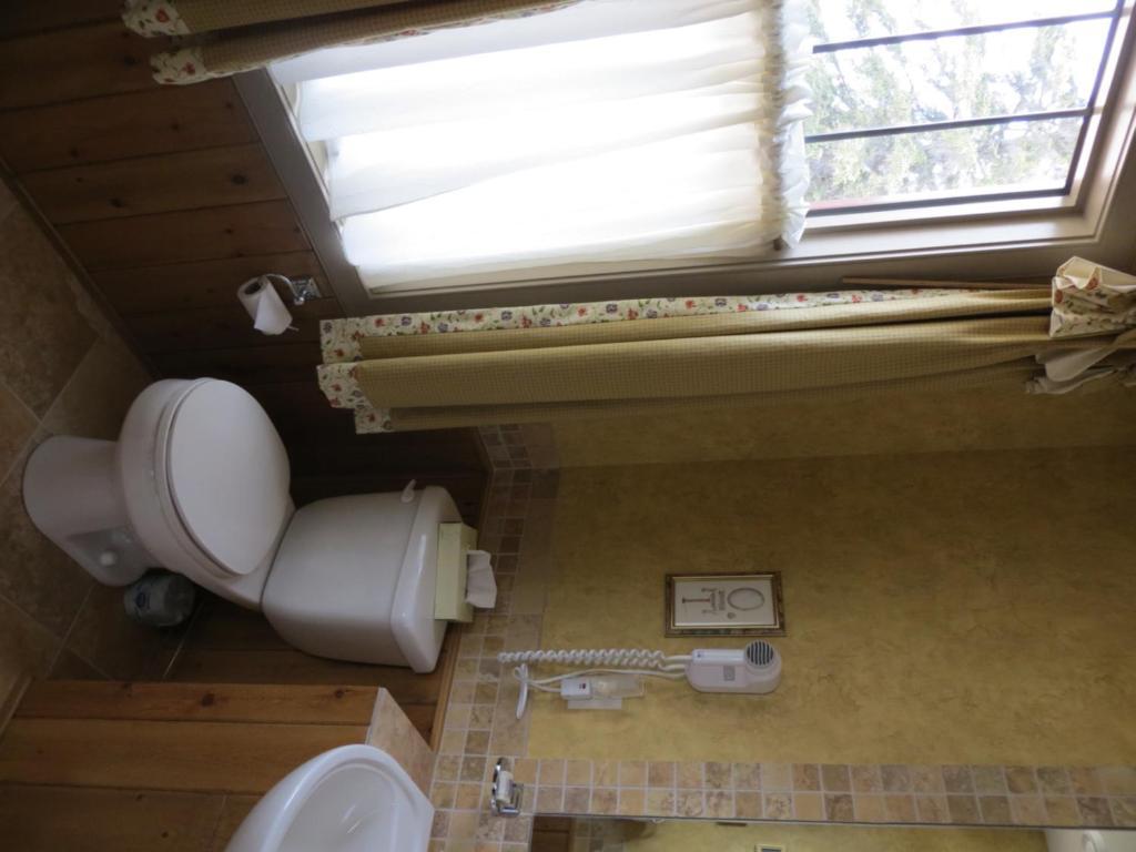 Buffaloberry Bed & Breakfast 4*