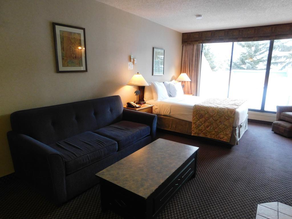 Douglas Fir & Hotel 3*
