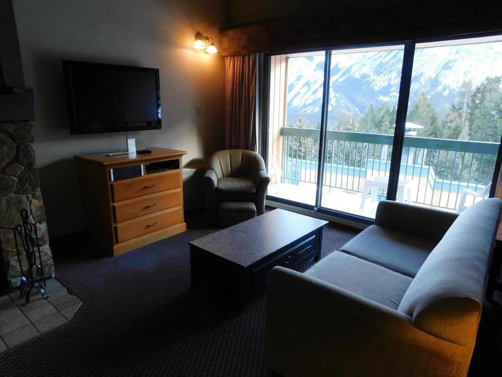 Douglas Fir & Hotel Banff