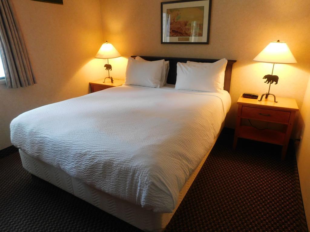 Hotel Douglas Fir &