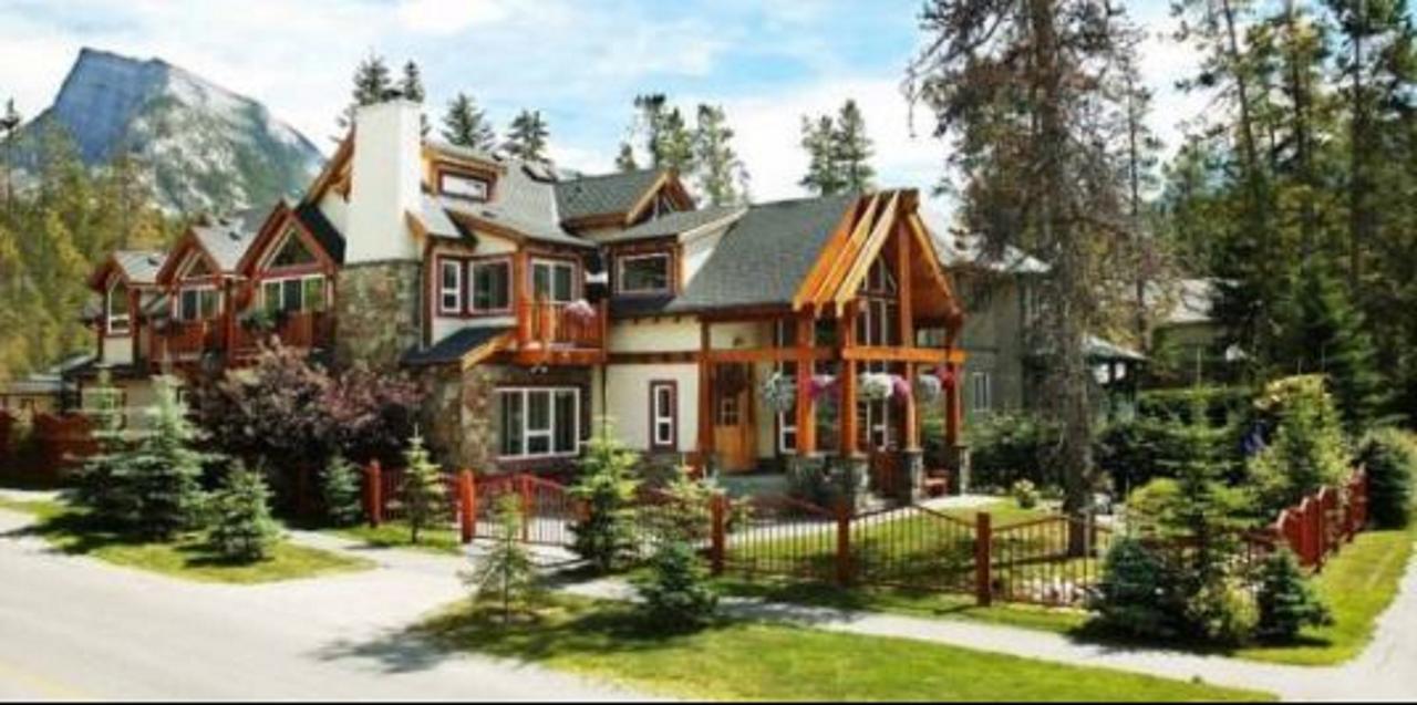 Beaujolais Boutique At Thea's House Banff