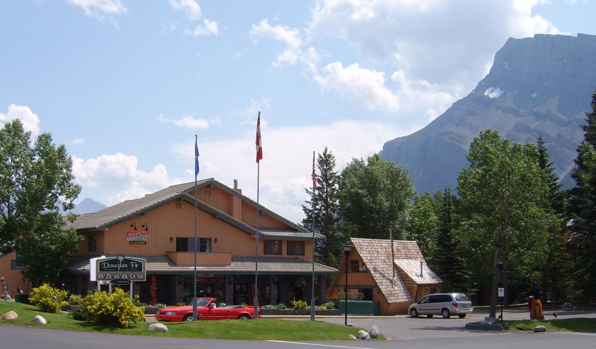 Hotel Douglas Fir & Banff