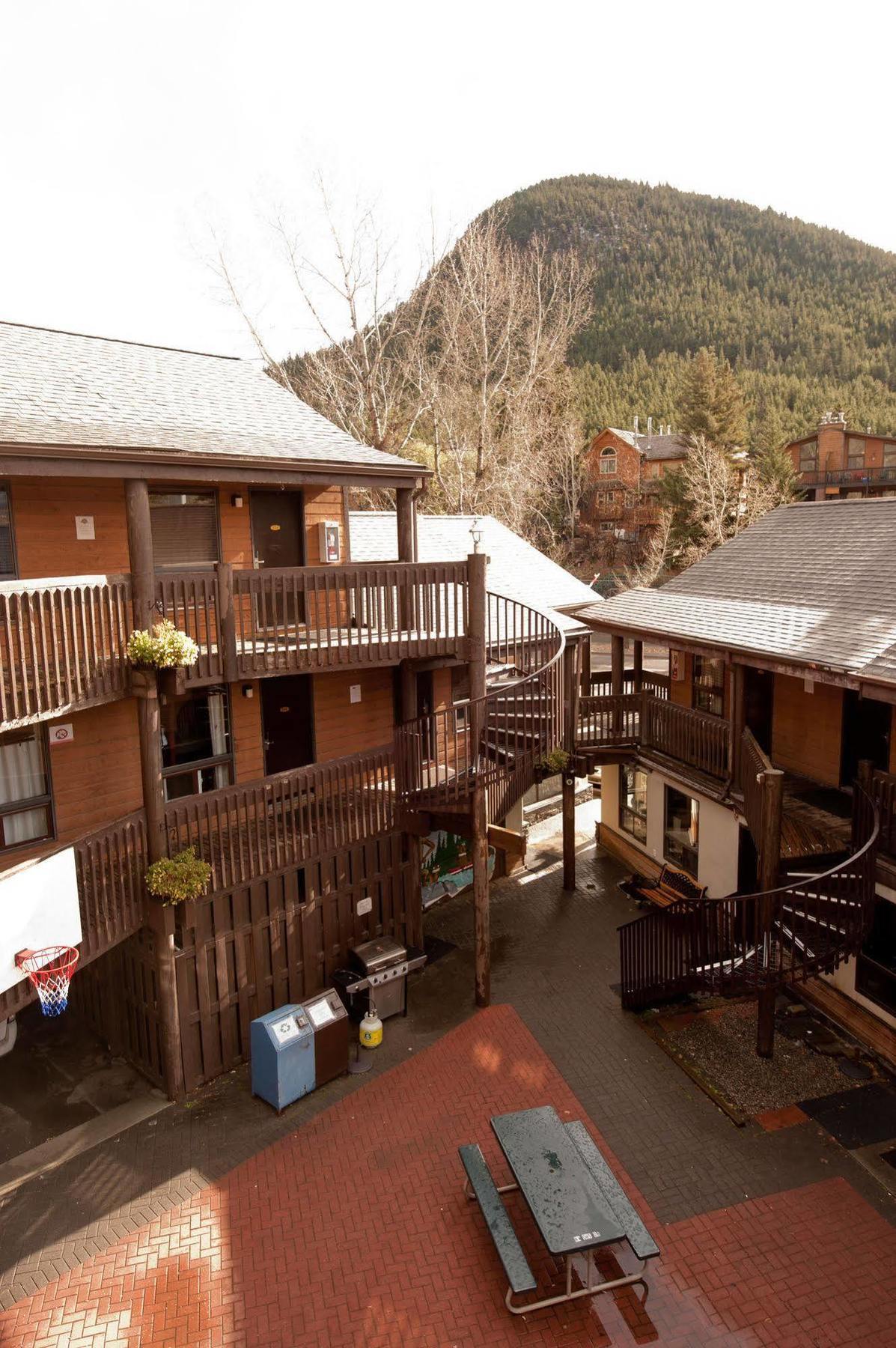 Hostel International Banff